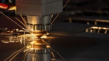 Metal Plaka Lazer Kesimi: Temel Bilgilere İlişkin Kapsamlı Bir Kılavuz